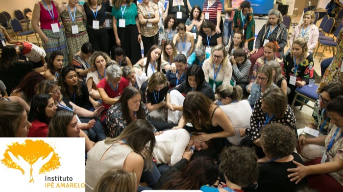 Círculo de mulheres em vivência do Instituto Ipê Amarelo
